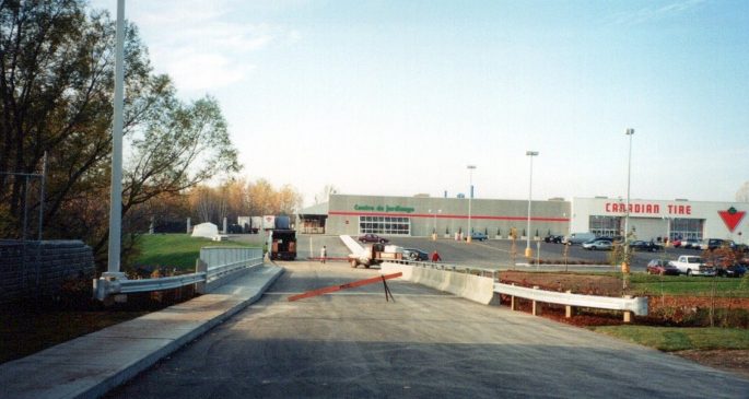 1997_Pont_Drummondville_(Canadian_Tire)_0016_a-min